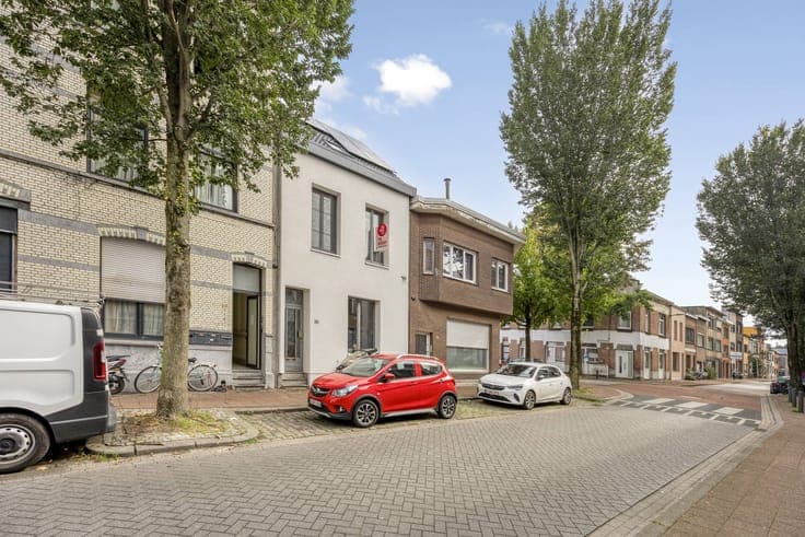 4 bedroom house with city courtyard in Deurne!