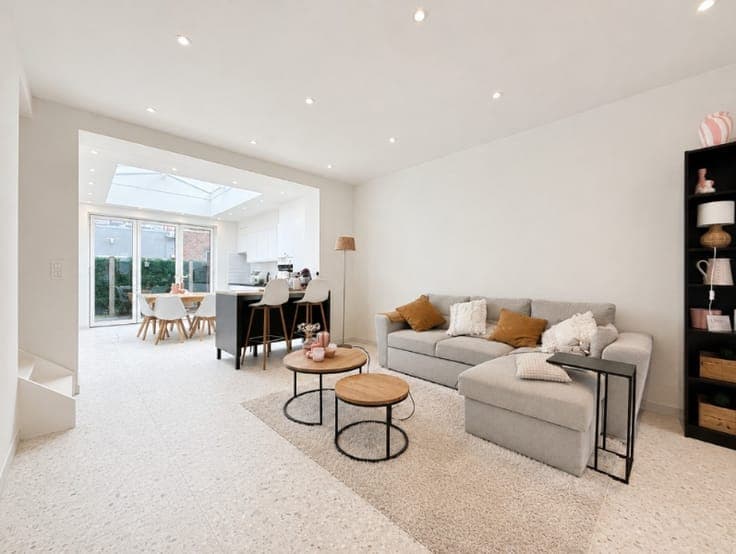 Totaal gerenoveerde woning met zonnig terras nabij UZ Gent