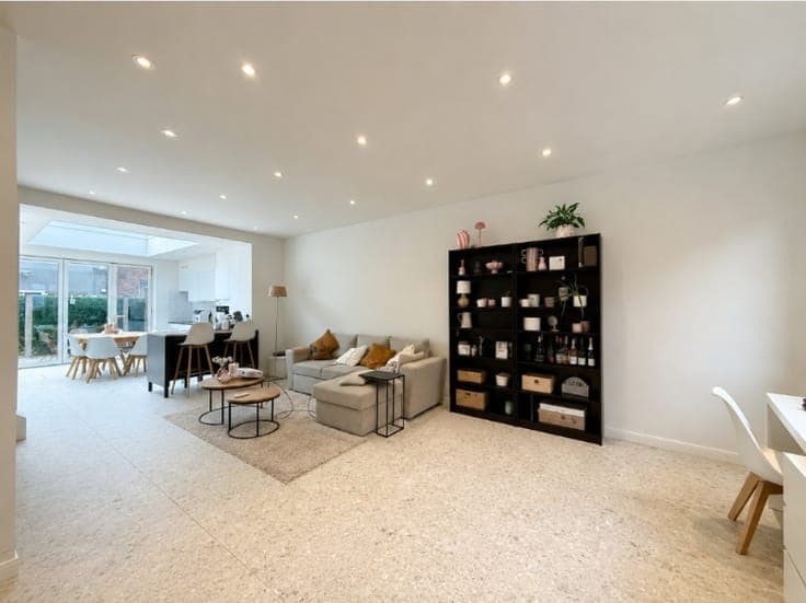 Totaal gerenoveerde woning met zonnig terras nabij UZ Gent