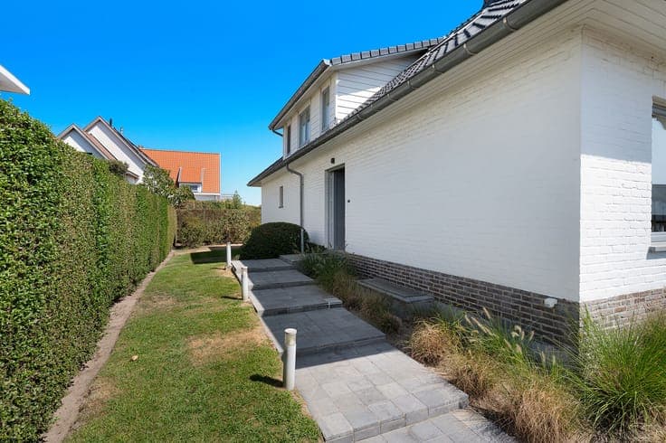 Renovated villa located just steps from the sea wall at Albe