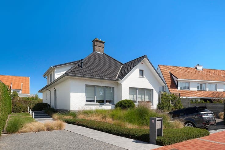 Renovated villa located just steps from the sea wall at Albe