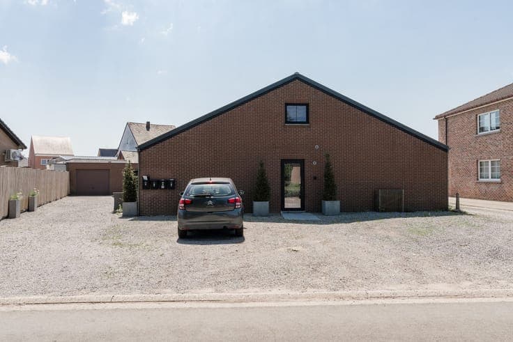 Compacte volledig gerenoveerde woning