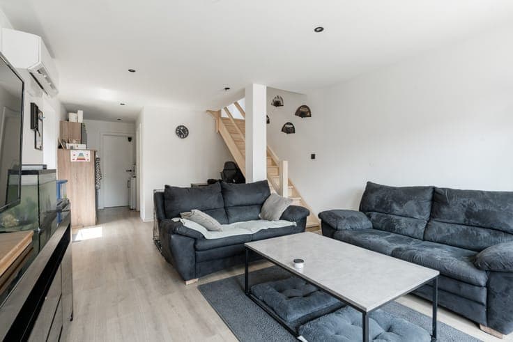 Compacte volledig gerenoveerde woning