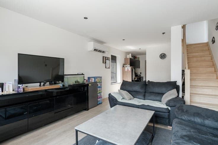 Compacte volledig gerenoveerde woning