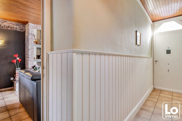 Te renoveren halfopen starterswoning met garagebox op mak...