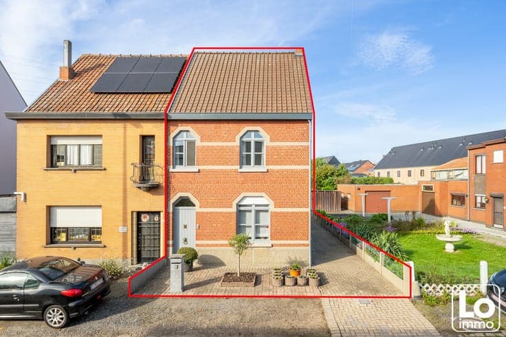 Te renoveren halfopen starterswoning met garagebox op mak...