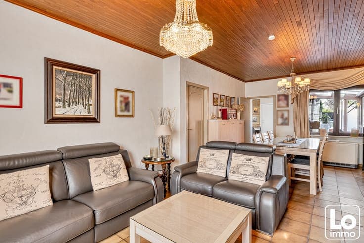 Te renoveren halfopen starterswoning met garagebox op mak...