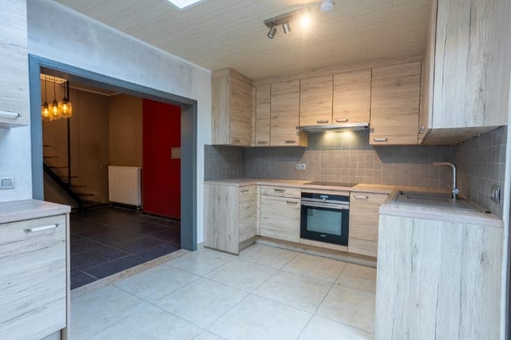 compacte rijwoning nabij centrum Wetteren met potentieel