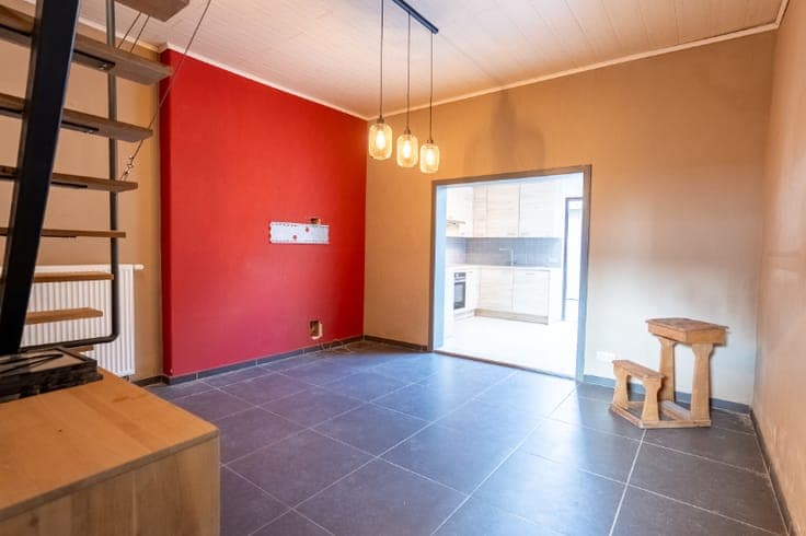 compacte rijwoning nabij centrum Wetteren met potentieel