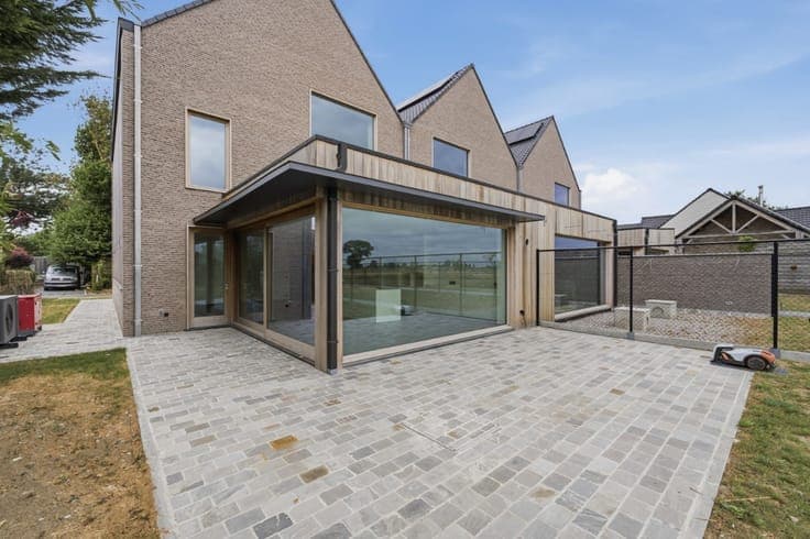 Energy-efficient semi-detached house with 4 bedrooms