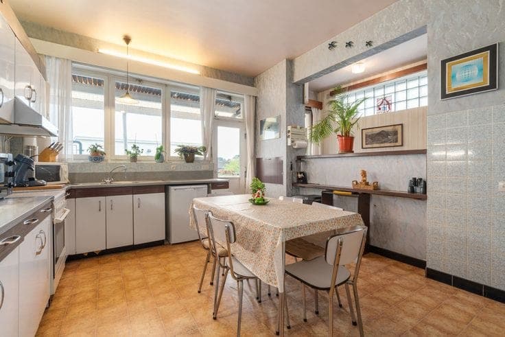 Characterful home with 4 bedrooms in the heart of Eeklo