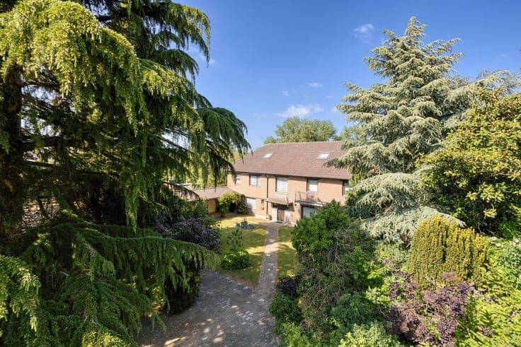 Villa or two-family house with park garden in Boom, partly t