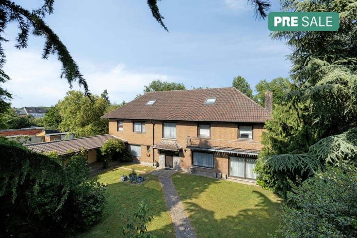 Villa or two-family house with park garden in Boom, partly t