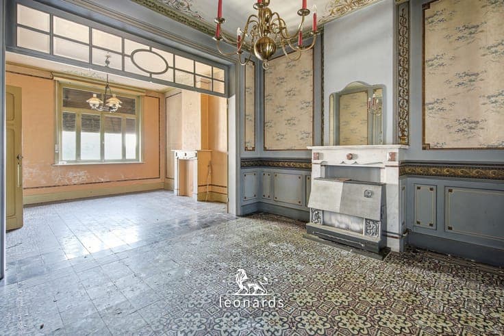 Renovation project with great potential in a prime location