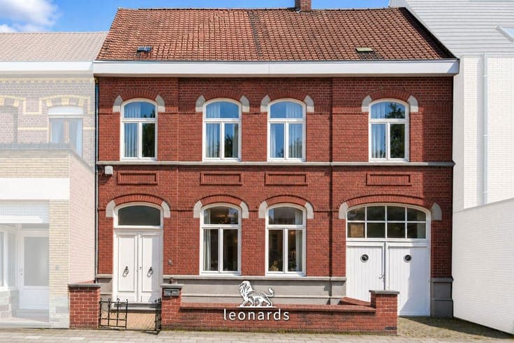 Renovation project with great potential in a prime location
