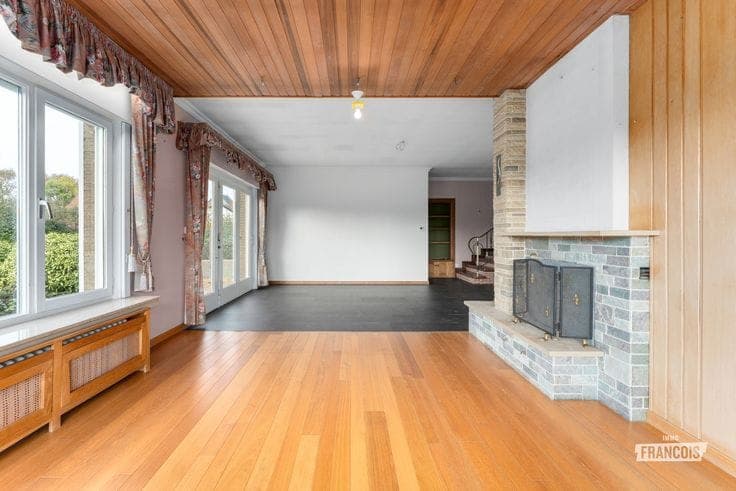 A family home ready to move into, set on a spacious plot of…