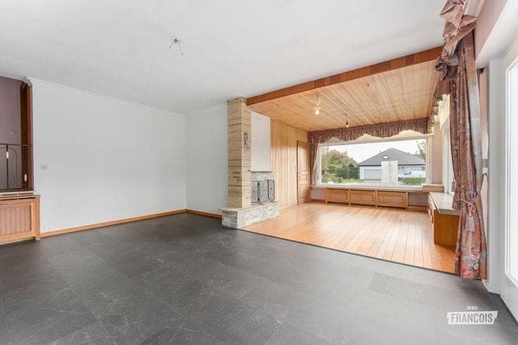 A family home ready to move into, set on a spacious plot of…