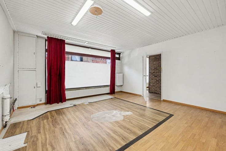 Spacious mixed-use property with practice/office space, wait