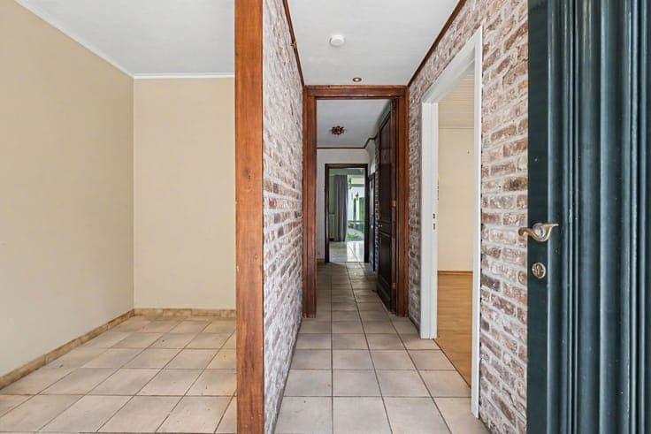 Spacious mixed-use property with practice/office space, wait