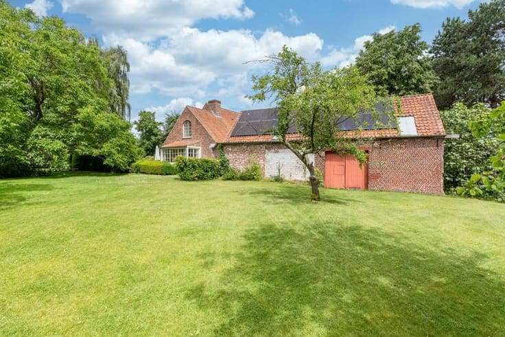Beautifully located farmhouse style country house for sale i