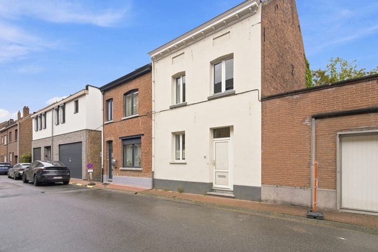 Renovation project full of potential in Sint-Genesius-Rode