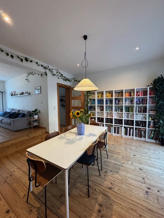 Bright house with cozy garden and garage in Jette