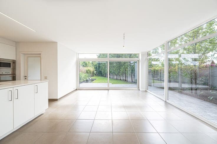 Ready-to-move-in, light-filled house with 3 bedrooms, sunny