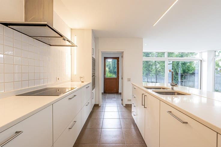 Ready-to-move-in, light-filled house with 3 bedrooms, sunny