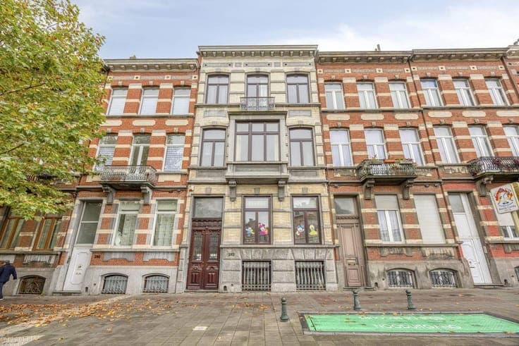 7-bedroom townhouse to be refreshed with city garden.