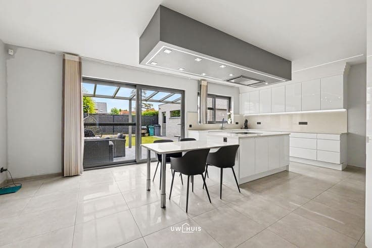 SPACIOUS SEMI-DETACHED HOUSE IN QUIET, CHILD-FRIENDLY NEIGHB