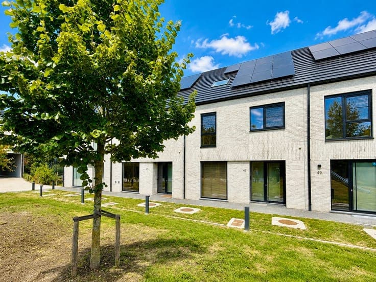 Energiezuinige nieuwbouw woning met 4 slpks en garage in ...
