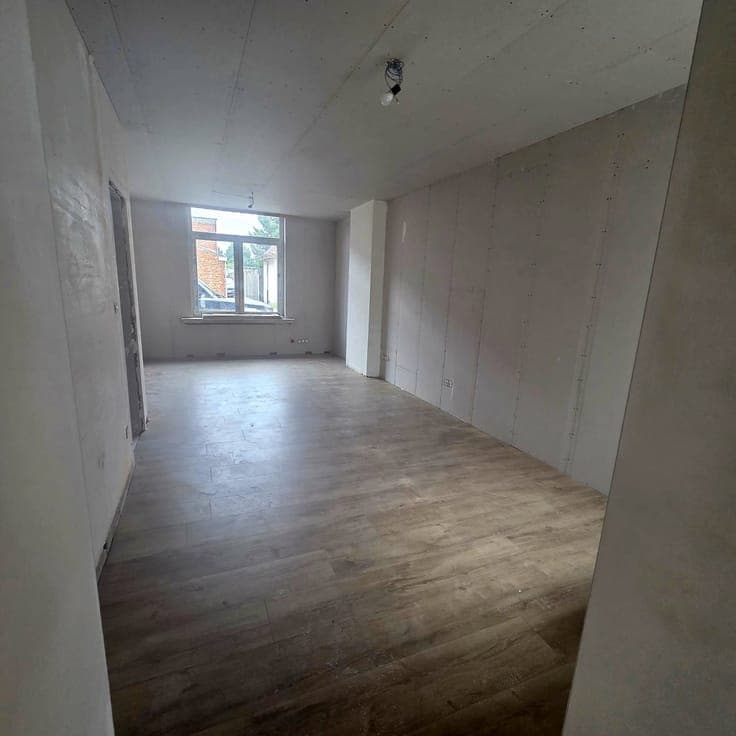Charmante, deels gerenoveerde halfopen woning!