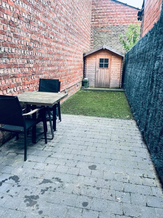 Commercial with one bedroom and garden