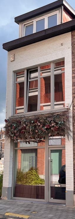Commercial with one bedroom and garden