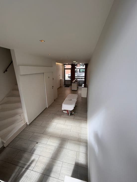 Commercial with one bedroom and garden