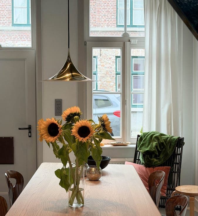 Karaktervolle hoekwoning met gezellige stadskoer