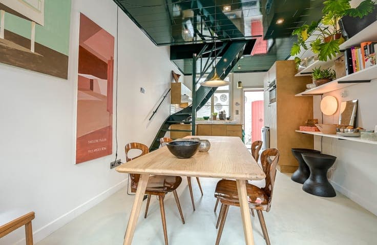 Karaktervolle hoekwoning met gezellige stadskoer
