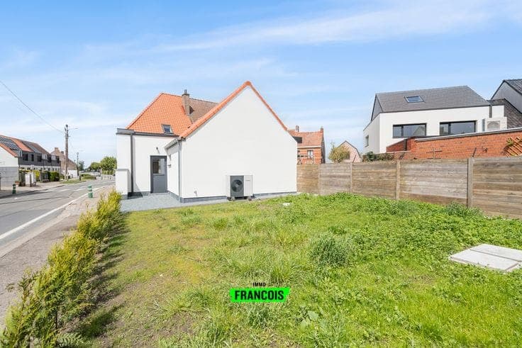 Thoroughly renovated three-bedroom house in Lievegem