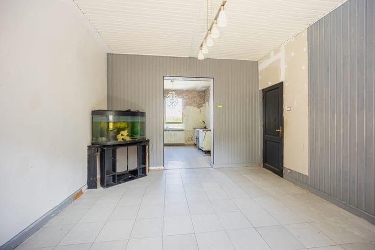 165m² 5-Bed House with Garden & Garage