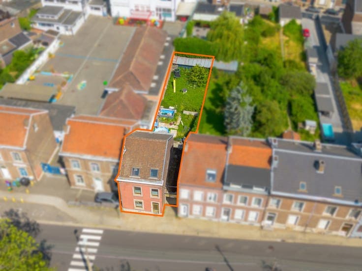 165m² 5-Bed House with Garden & Garage