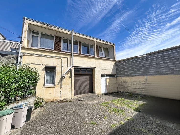 INVEST - 2 APPT + LOGEMENT COLLECTIF (5 UNITÉS) + GARAGE