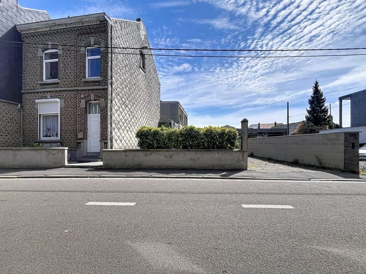 INVEST - 2 APPT + LOGEMENT COLLECTIF (5 UNITÉS) + GARAGE