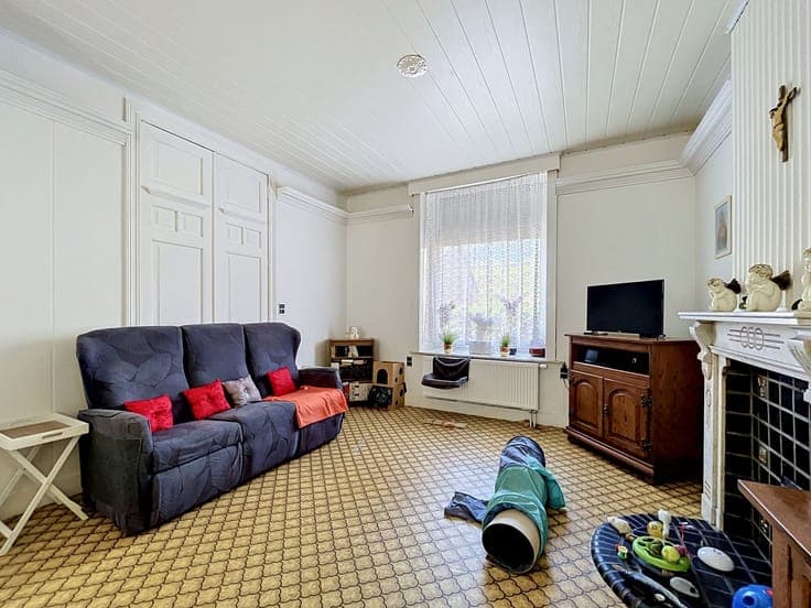 INVEST - 2 APPT + LOGEMENT COLLECTIF (5 UNITÉS) + GARAGE
