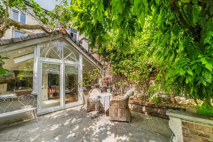 Master house with garden and high ceilings in Forest