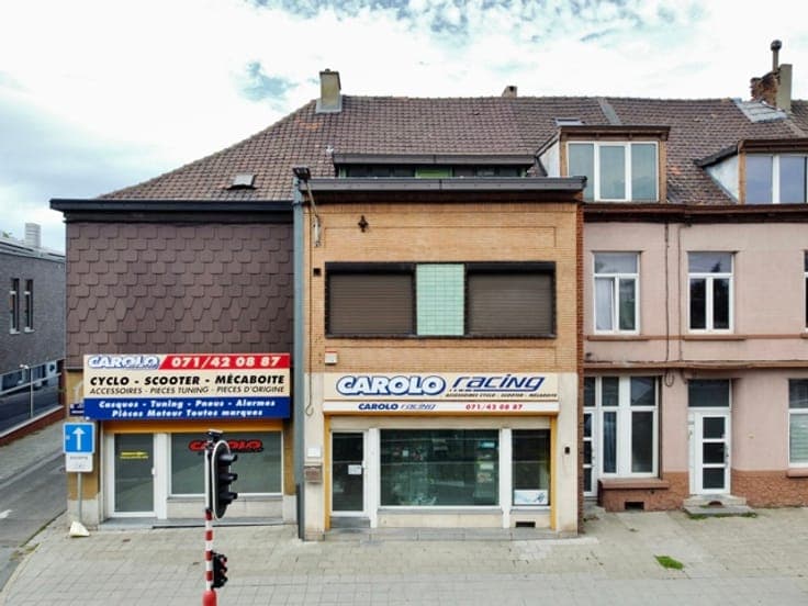 Maison de commerce offrant de nombreuses possibilités