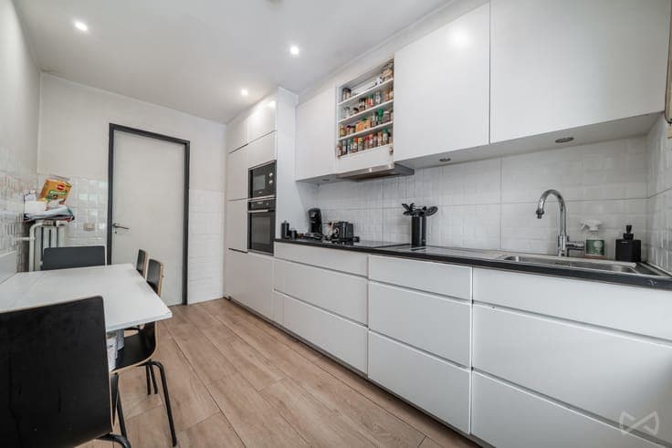 4-bedroom house with outdoor space and garage