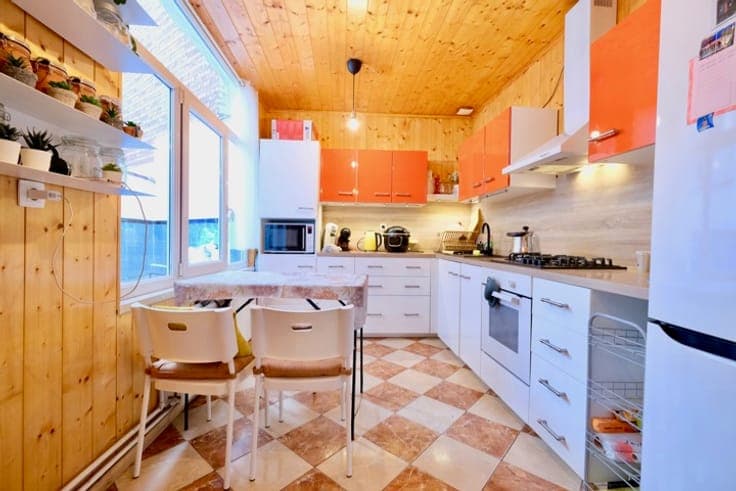 Beautiful 4-bedroom house with courtyard