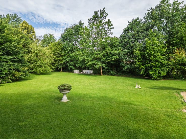 Magnificent character property in a peaceful setting.