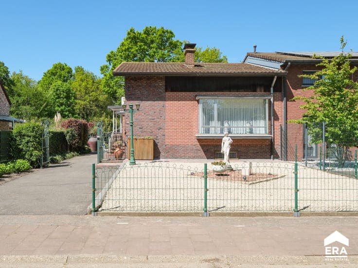 Semi-detached home with garden in Genk