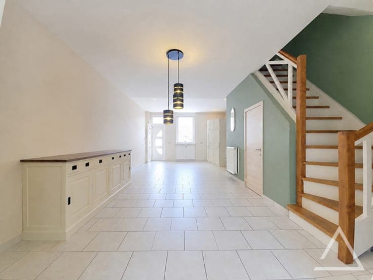 Superb 3-bedroom detached house with an office